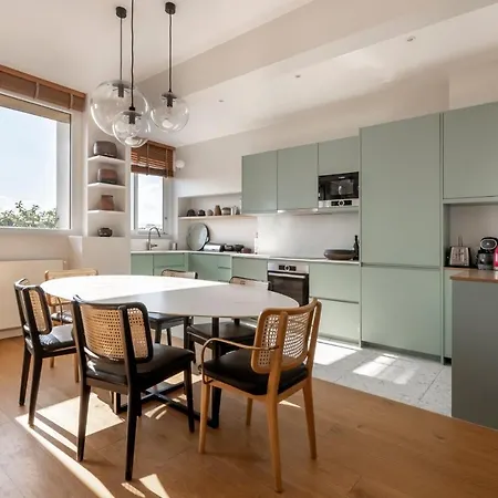 Apartment Veeve - Eiffel Exuberance Paris
